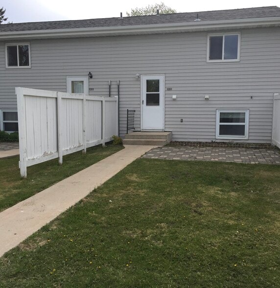 Building Photo - 1203 Greenhill Dr