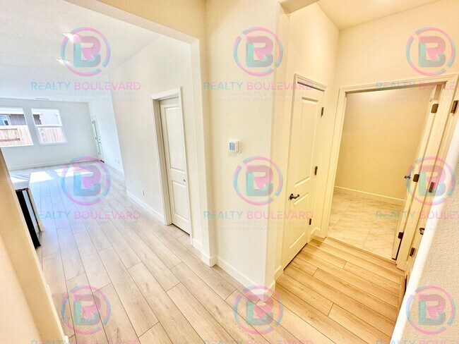 Building Photo - 1405 Bravestone Ave