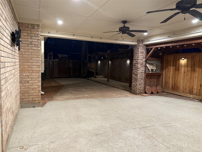 Building Photo - 12907 Lake Mist Dr