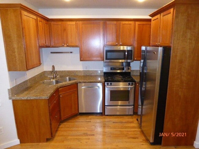 Building Photo - Beautiful 3 Bed 2.5 Bath Townhome in Roosevelt, Seattle