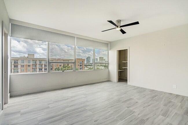 Building Photo - 2701 Westheimer Rd