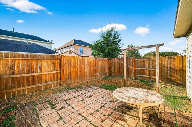 Building Photo - 3343 Apple Dale Dr