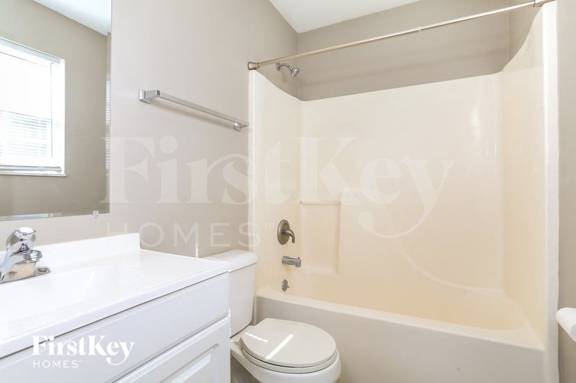 Building Photo - 977 Hathaway Dr