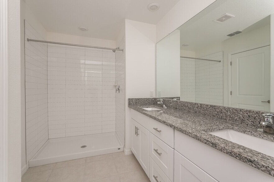Building Photo - 2037 Skybrooke Blvd