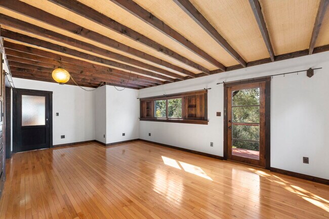 Building Photo - 1409 Avon Park Ter