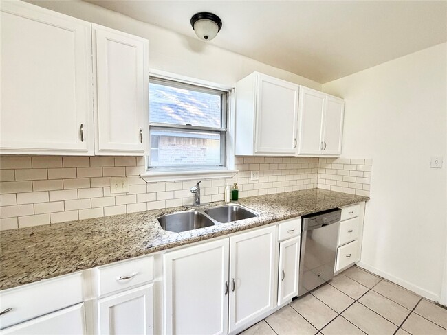 Building Photo - 10410 Sagetrail Dr