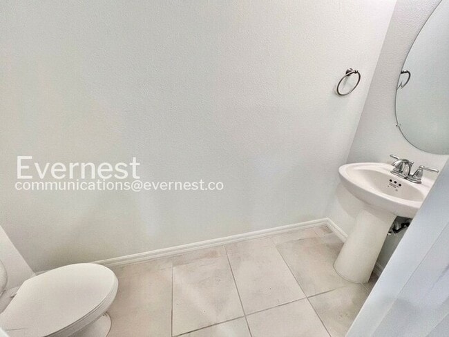 Building Photo - Spacious 5 Bed, 3.5 Bath Home with Fenced Yard and 2-Car Garage | Available Soon!