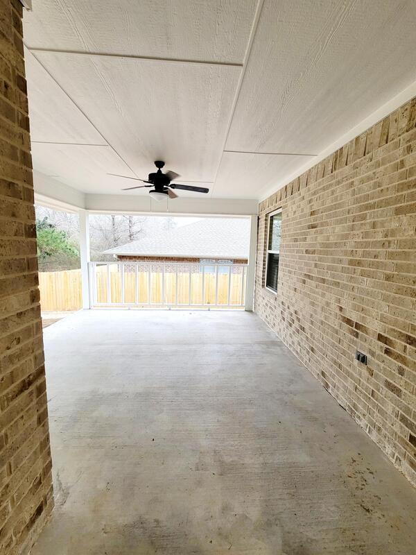 Building Photo - 19866 Meadow W Ln