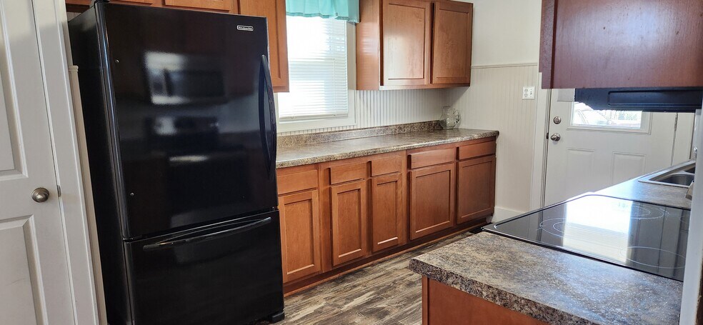 Building Photo - 420 N Main St