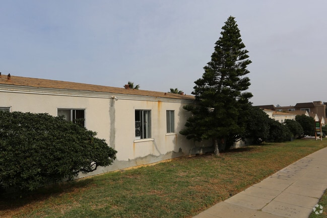 Building Photo - Silver Spray Apartments