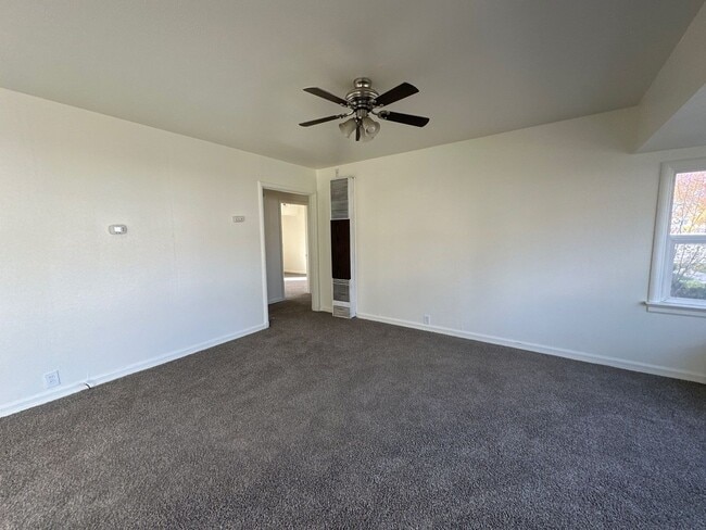 Building Photo - 2314 Vine Ave