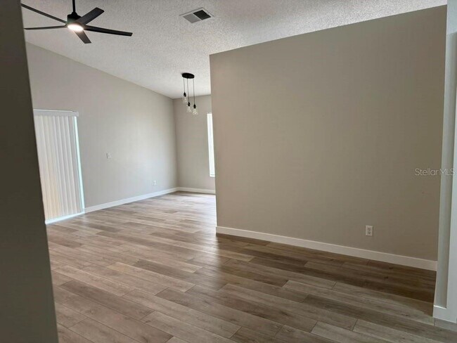 Building Photo - 2154 Rj Cir