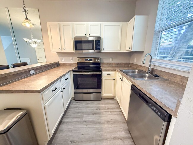 Building Photo - Victoria Station #132