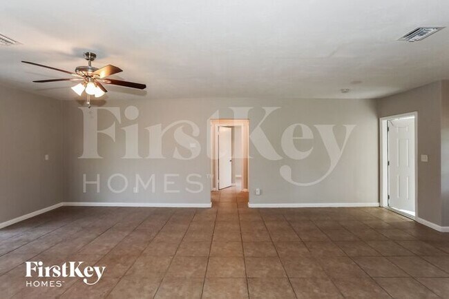 Building Photo - 1815 NW 185th Ter