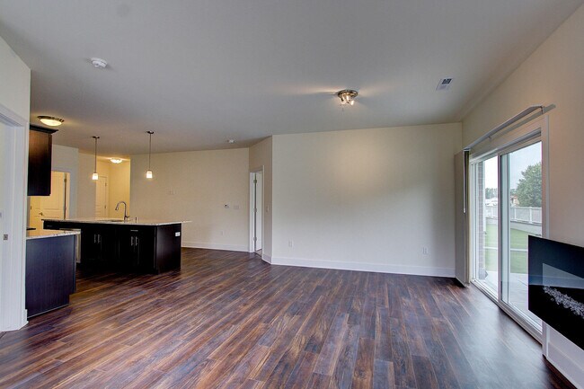 Building Photo - w171s7404 Lannon Dr