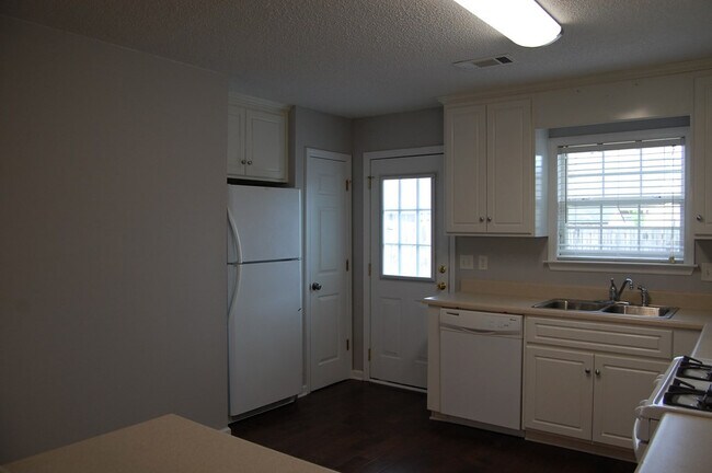 Building Photo - 31 Flower Break Rd