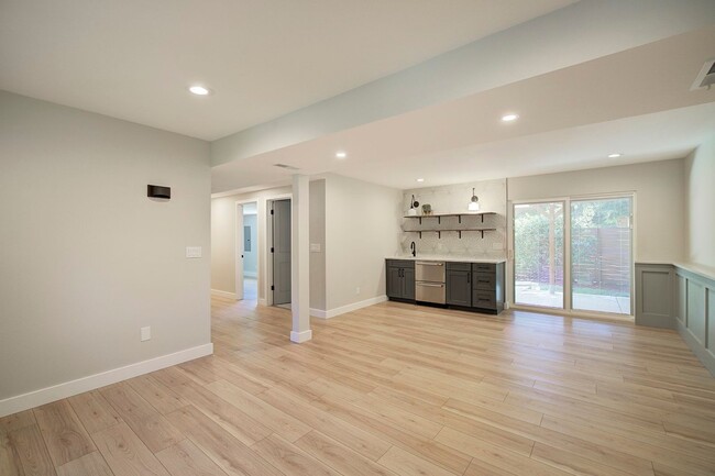 Building Photo - 4Bd/2.5Ba Kirkland House