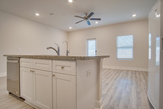 Building Photo - Pet-Friendly 3BR Townhome in Meadow Brook ...