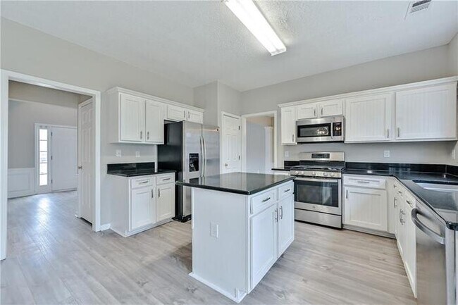 Building Photo - 145 Sessingham Ln