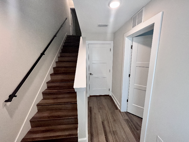 Building Photo - 1302 W Carmen St