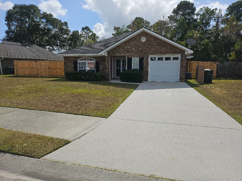 Primary Photo - 105 Grandview Dr