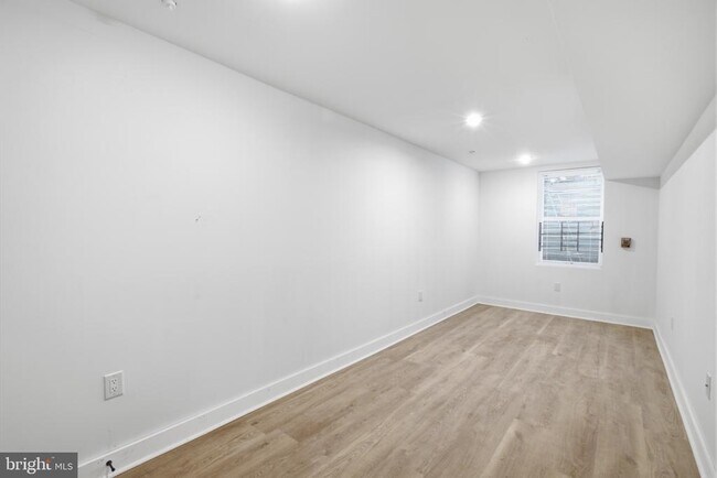 Building Photo - 2330 N 16th St