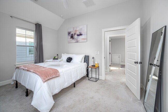 Building Photo - 303 Spruce St