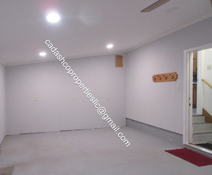 Building Photo - 203 W Wayne St