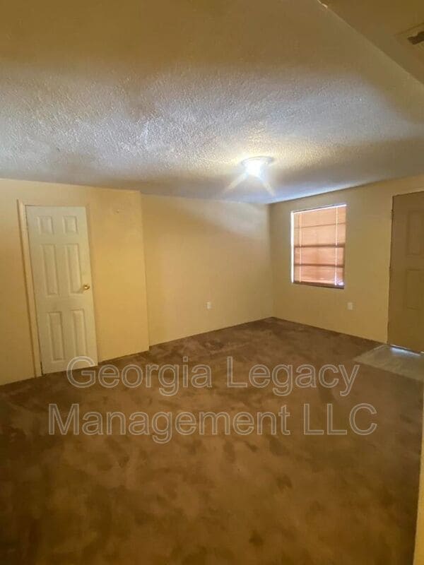 Building Photo - 65 Hughes St