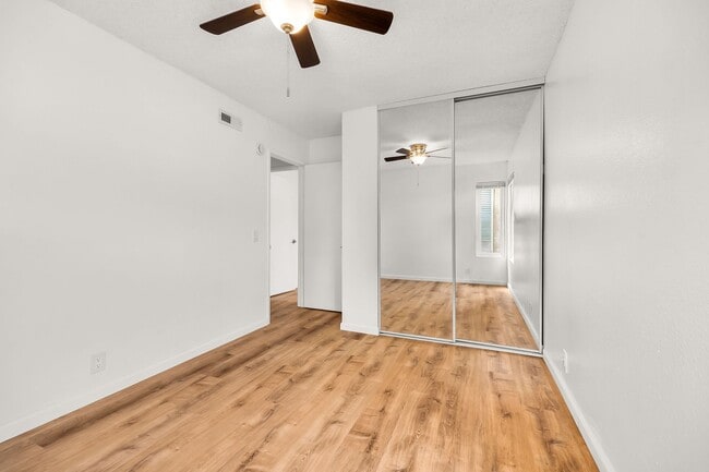 Building Photo - Fully Renovated 3-Bedroom Home in the South Bay Townhomes Community!