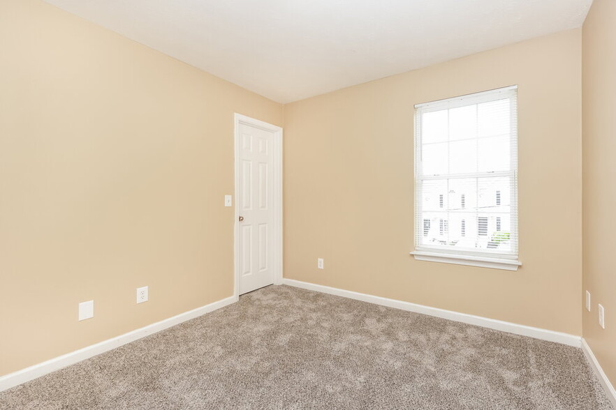 Building Photo - 8034 Logan Dr