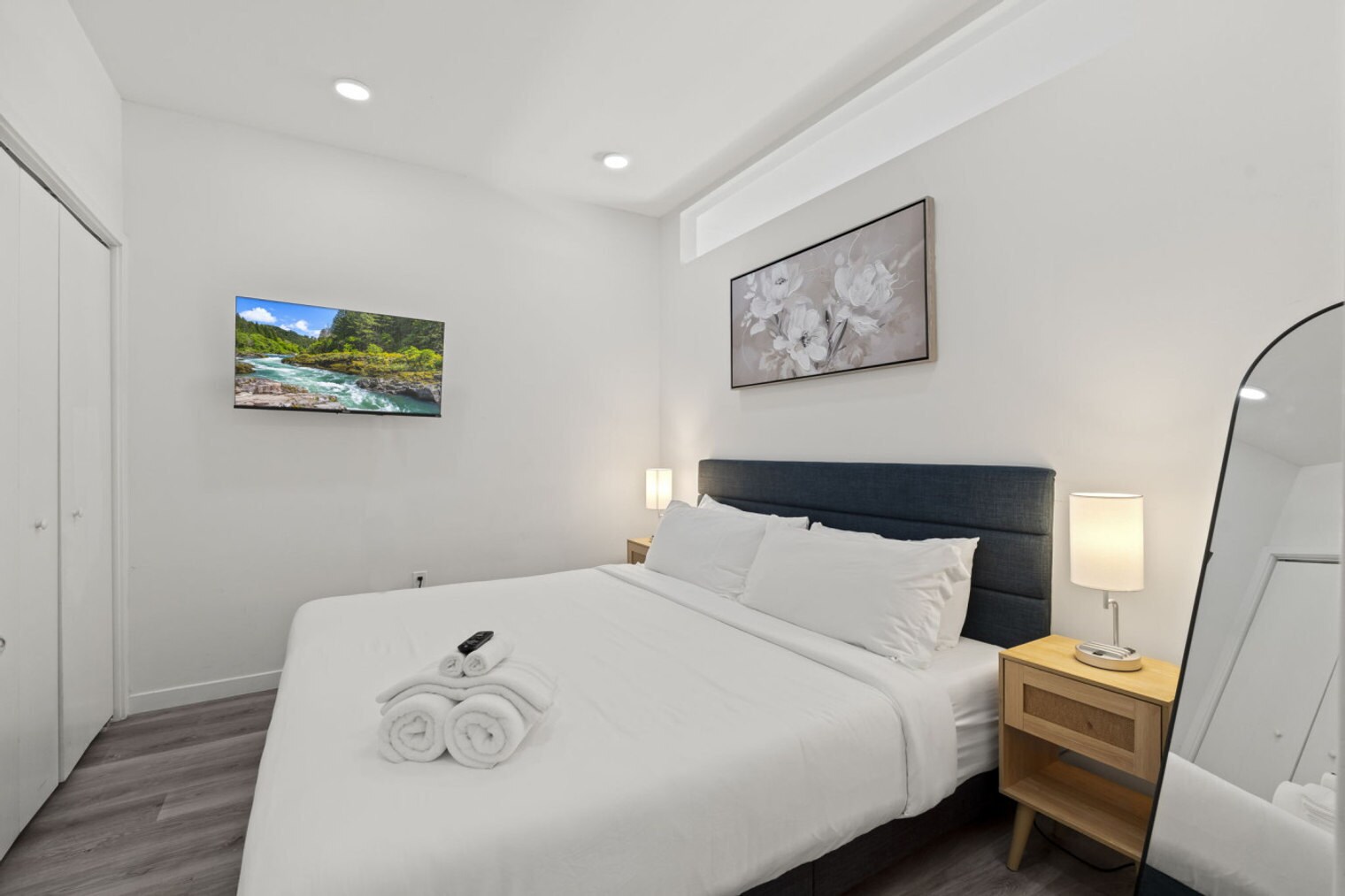 Building Photo - 501 N Perth St