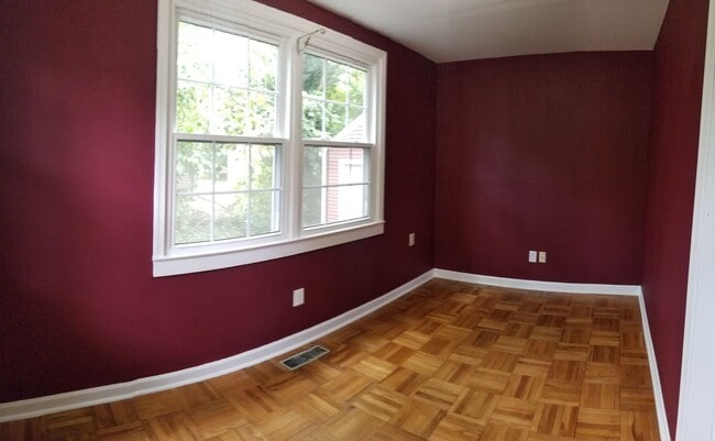 Building Photo - 702 Tanyard St