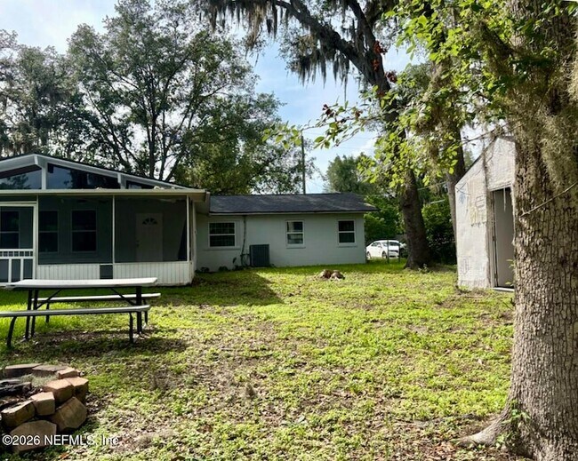 Building Photo - 7018 Bonnie Brae Ln
