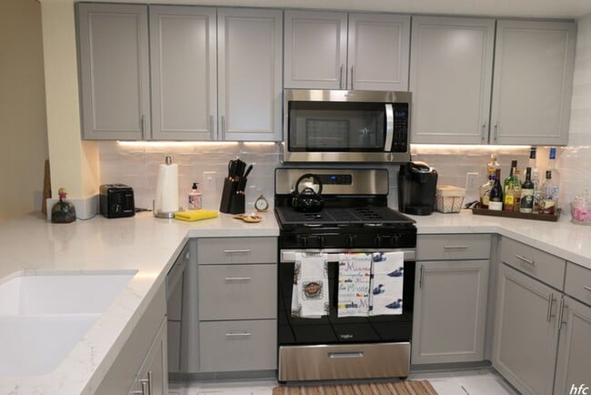Building Photo - Riviera Gardens Long Term UNFURNISHED! FANTASTIC!