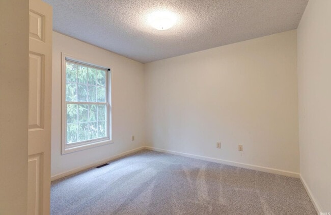 Building Photo - 894 E Sherwood Hills Dr