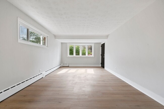 Building Photo - Gorgeous 3 bedroom home in Penn Hills avai...
