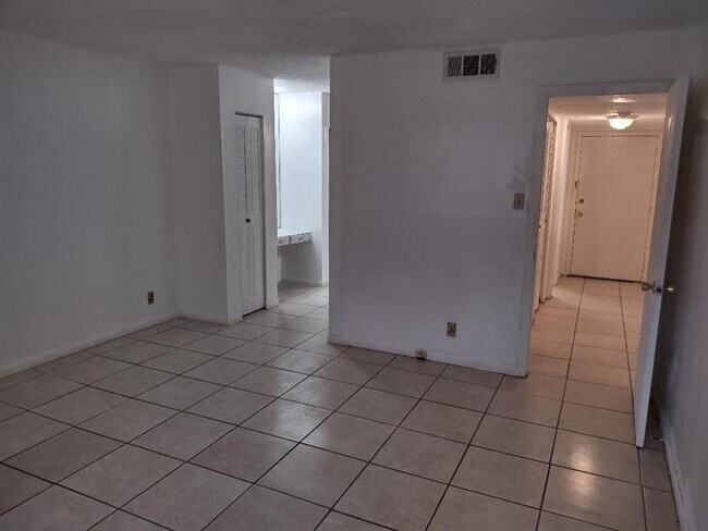 Building Photo - 2060 NW 48th Terrace
