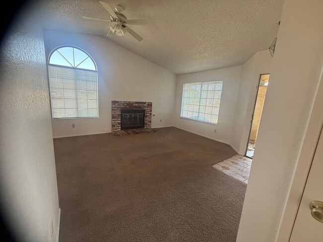 Building Photo - Victorville Home- Nice 2 Bedroom, 2 Bathro...