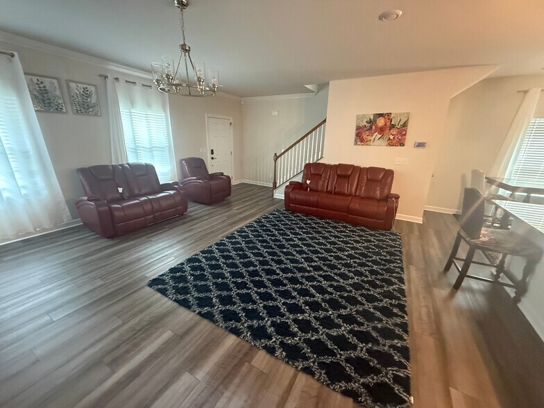 Building Photo - Room in House on Old Statesville Rd
