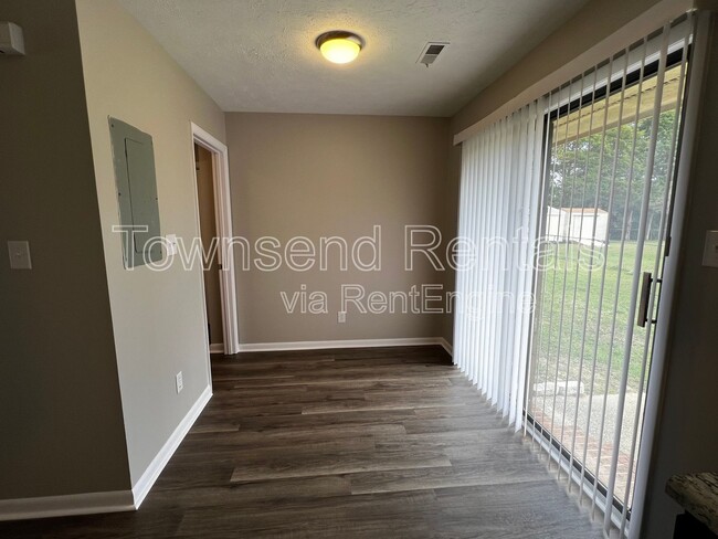 Building Photo - 1441 Ireland Dr