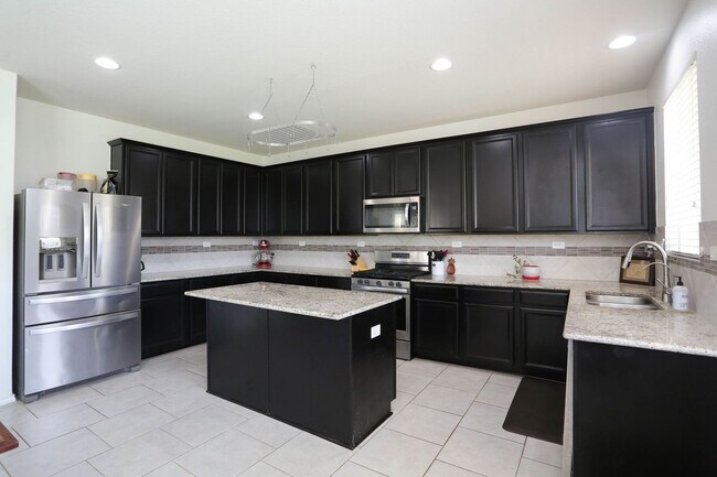 Building Photo - 1454 Kedros
