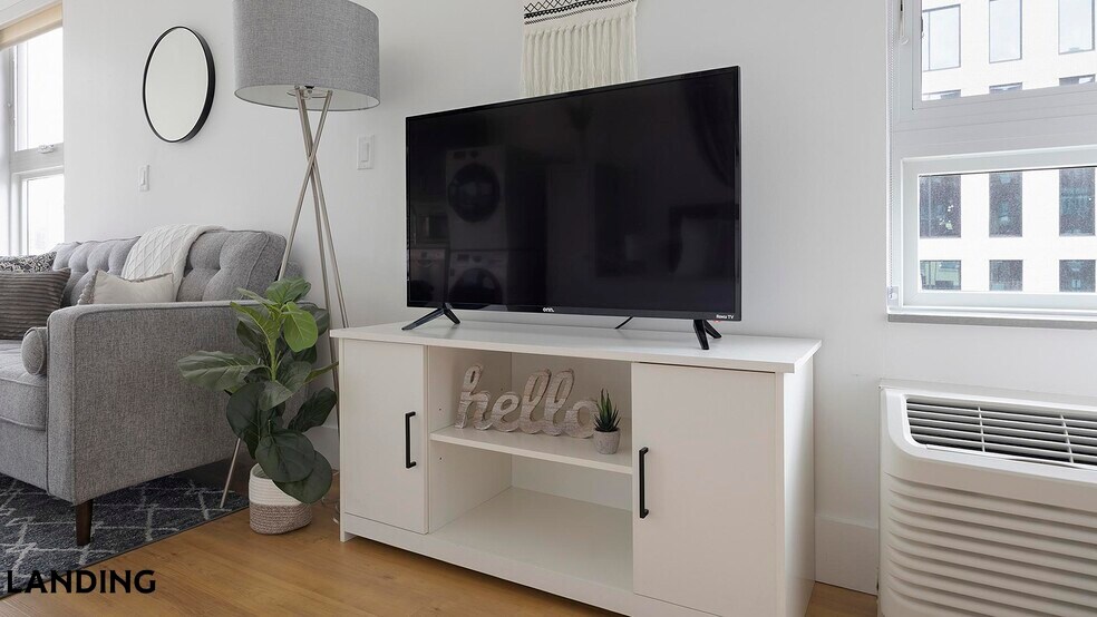 Building Photo - 135 Adams St