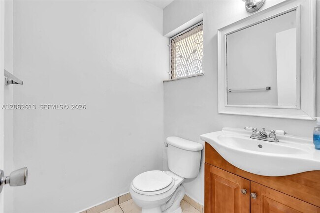 Building Photo - 1540 NE 191st St