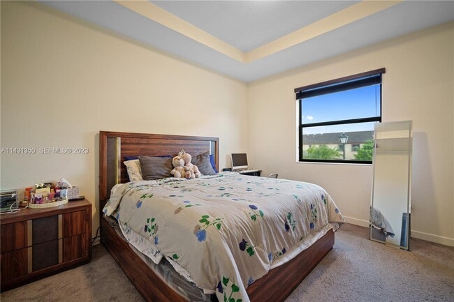 Building Photo - 705 SE 13th Street Cir