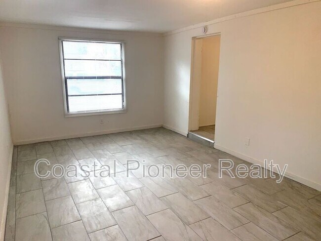 Building Photo - 7904 N Marks St