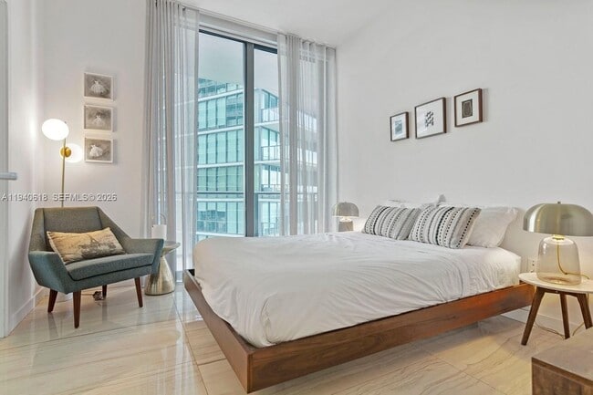 Building Photo - 480 NE 31st St