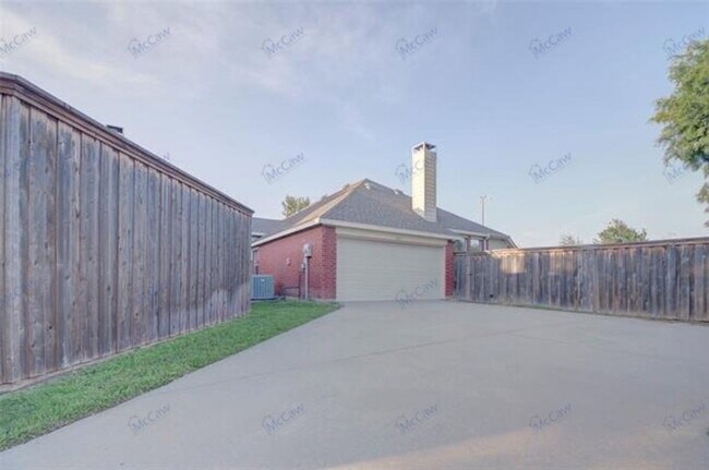 Building Photo - 7297 Chinquapin Dr