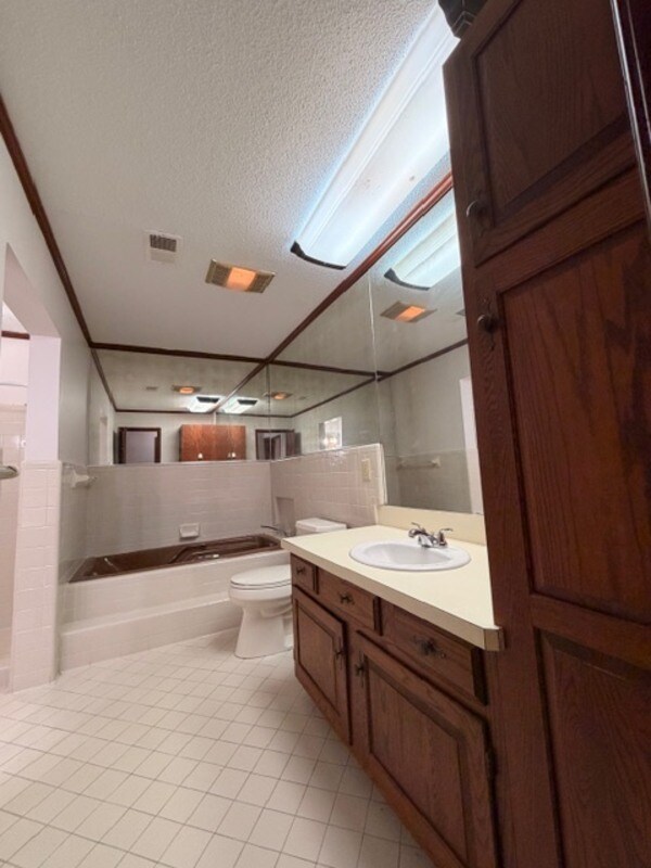 Building Photo - 250 Running Deer Rd