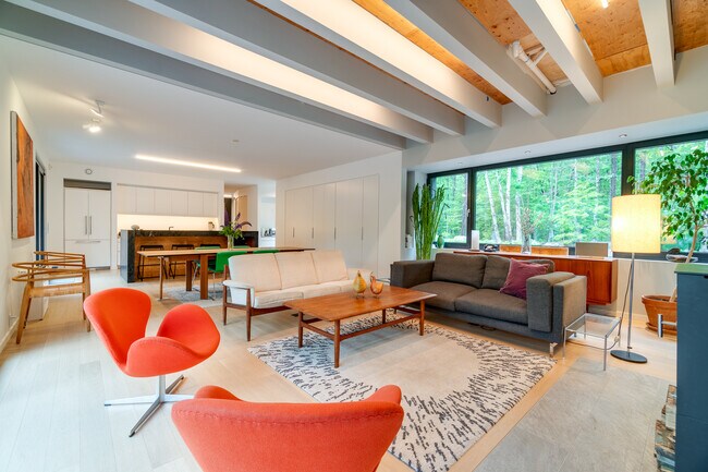 Building Photo - 40 Russells Hill Rd